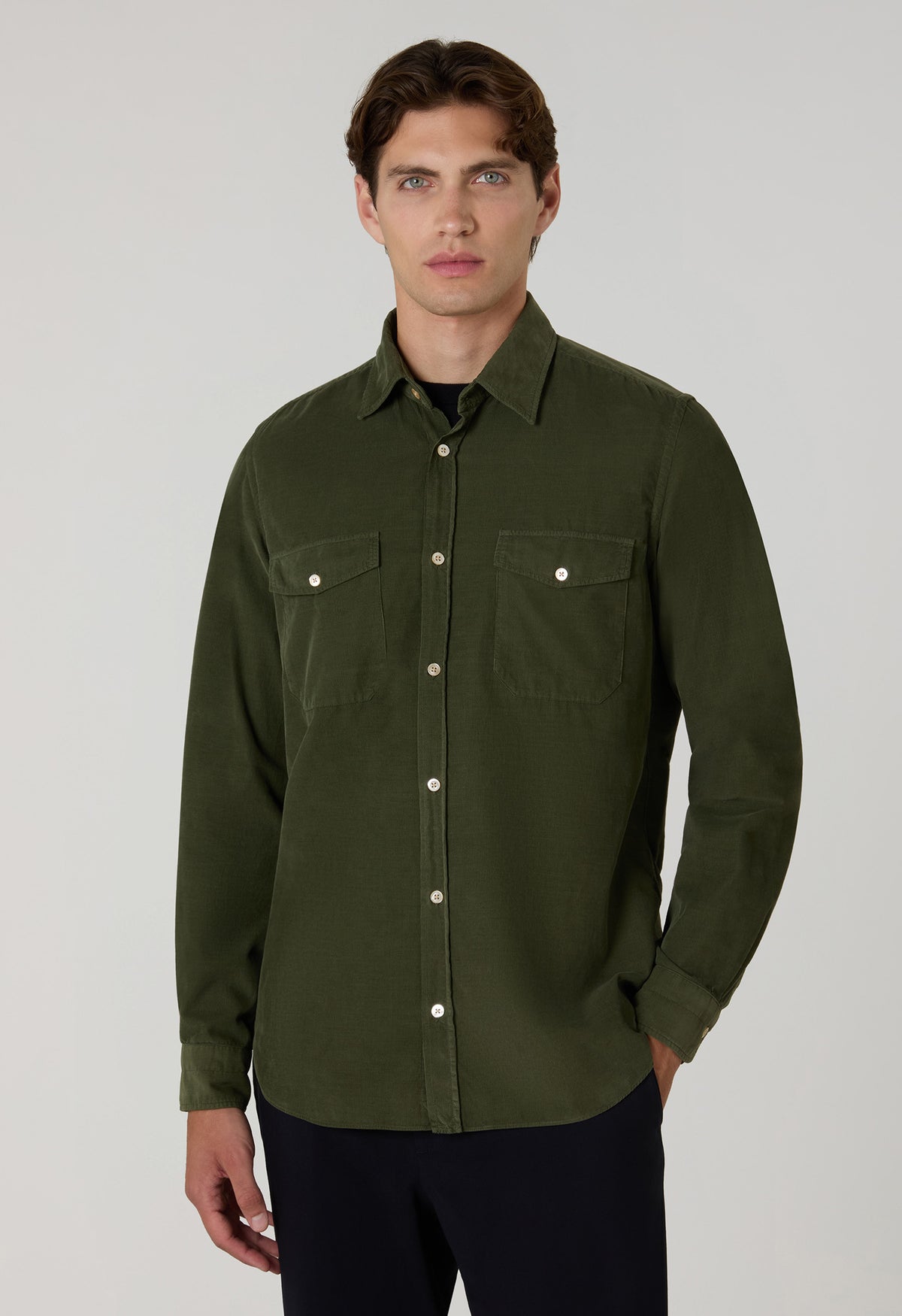 Grünes, stückgefärbtes Westernhemd aus Cord