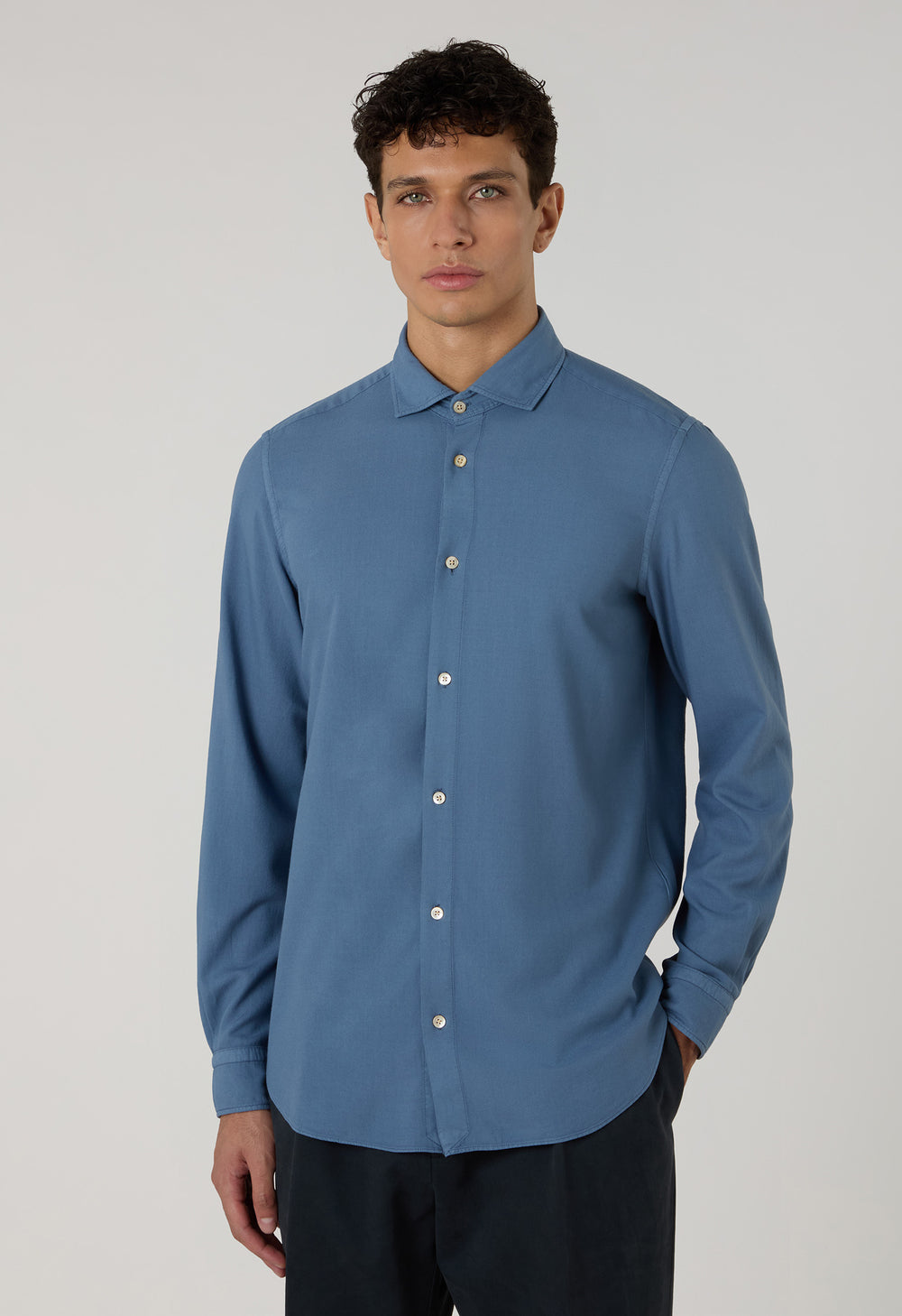 Camicia vaiella tinta in capo azzurra
