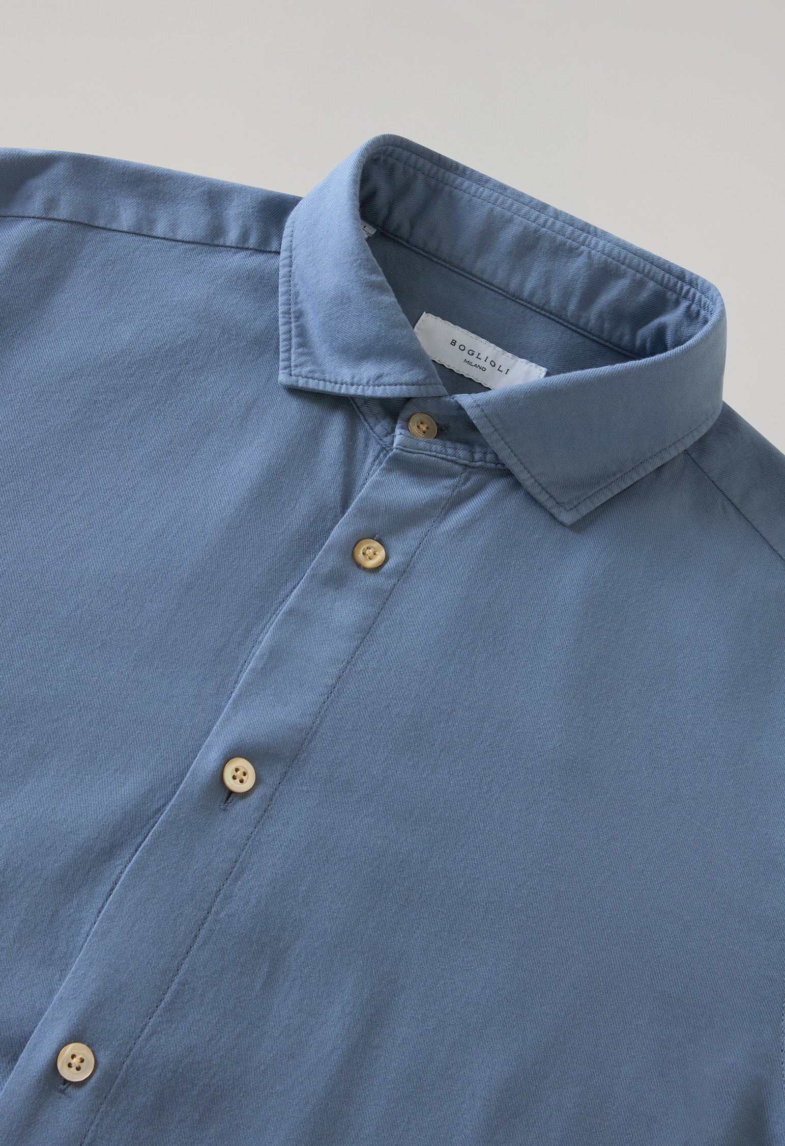 Camicia vaiella tinta in capo azzurra