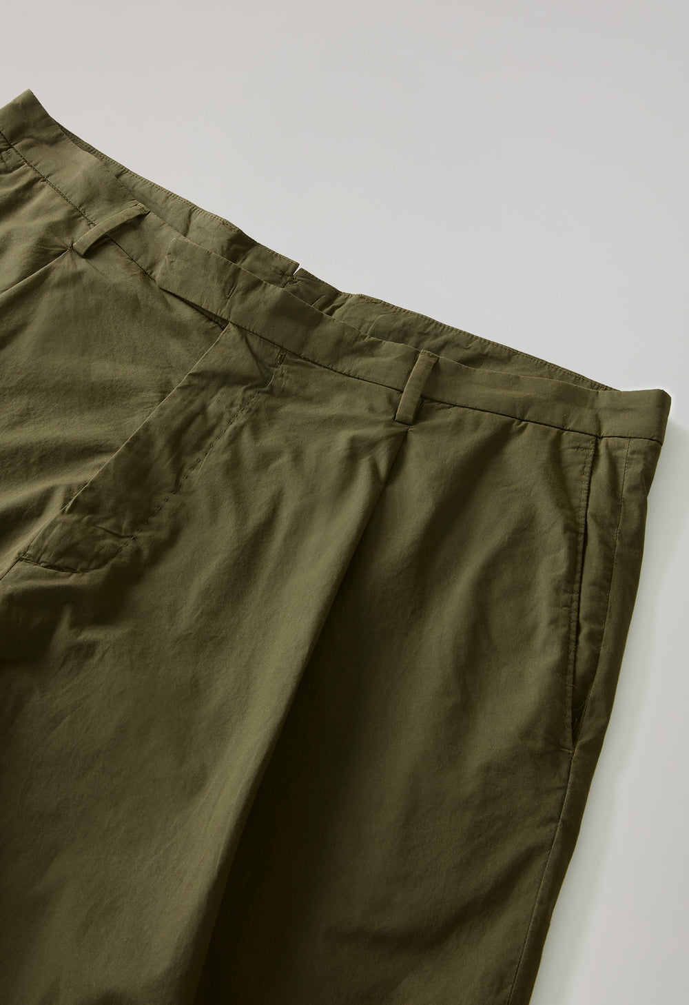 Abito Khaki Bermuda in popeline tinto in capo verde