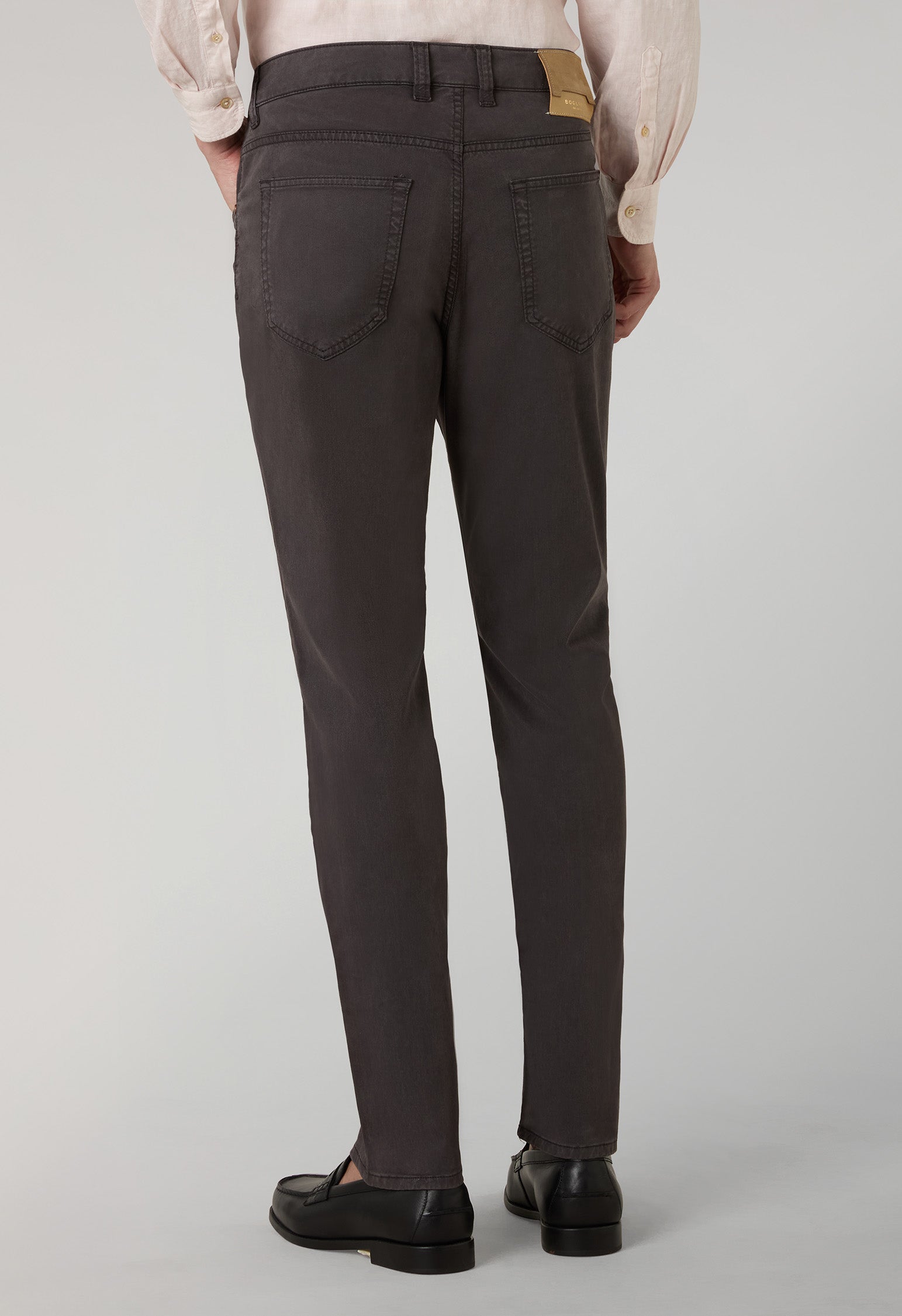 Braune stückgefärbte Five-Pocket-Hose aus Baumwolle und Seide
