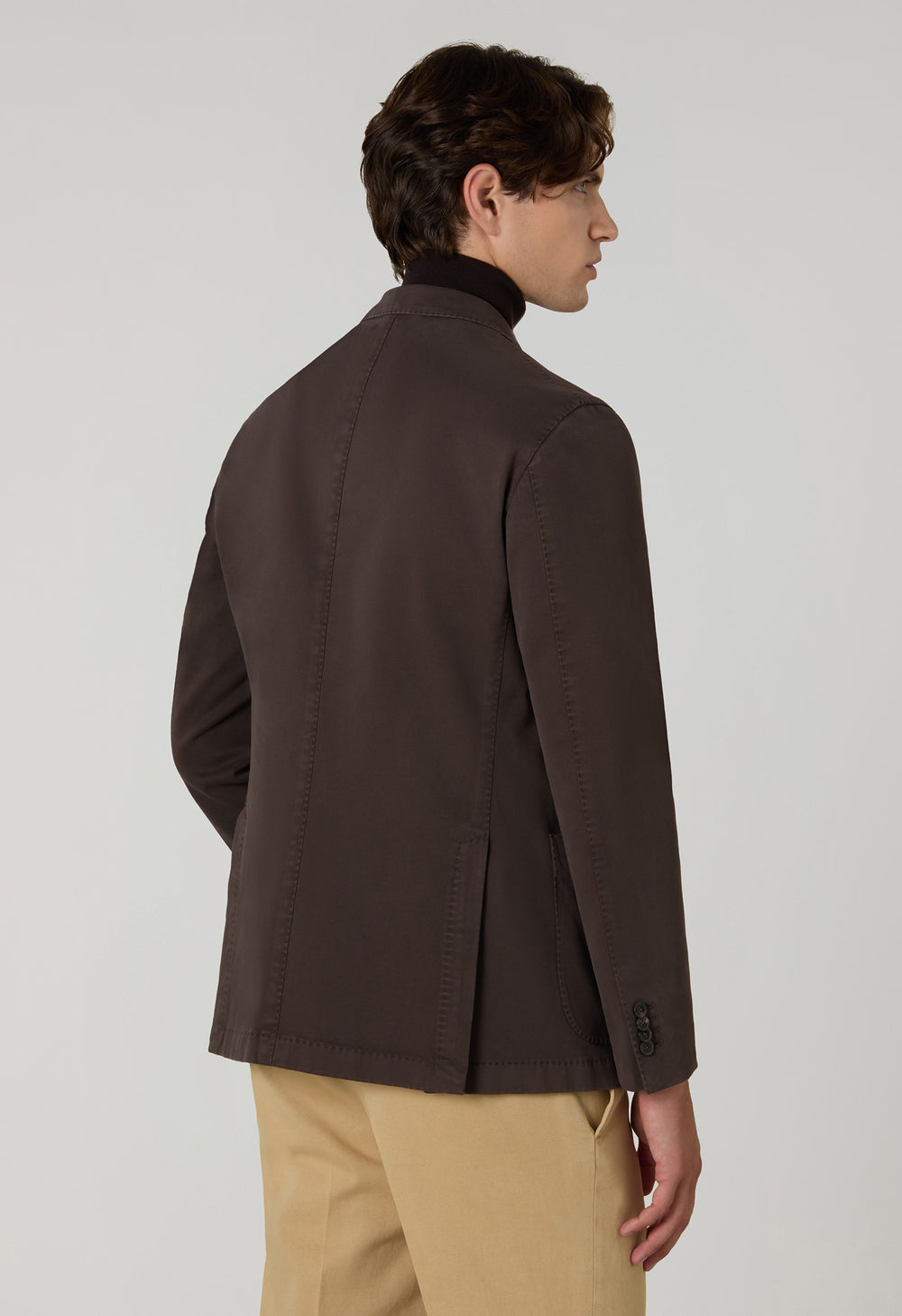 Dunkelbraune, stückgefärbte K-Jacket aus weicher Baumwolle