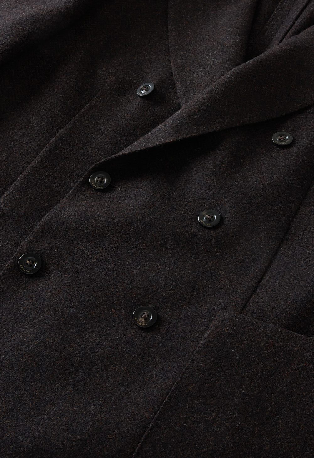 Braune, zweireihige K-Jacket aus brauner Shetlandwolle im Chevron-Muster
