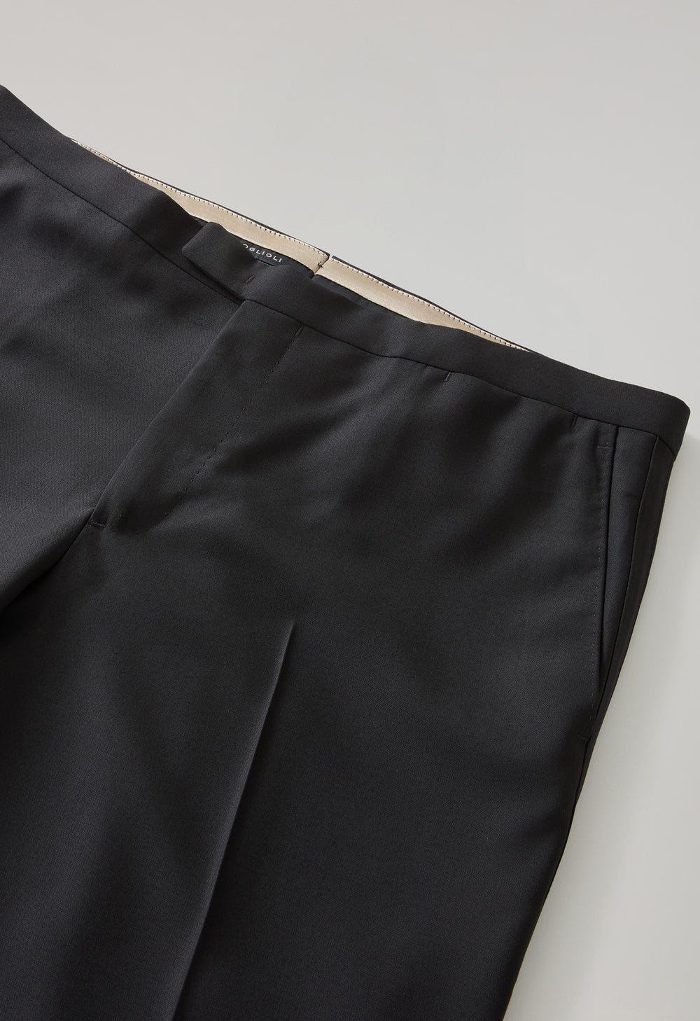 Tuxedo Milano in lana satin nero